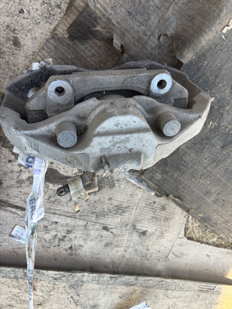 Преден десен спирачен апарат Bmw f10 f11 530d 258кс n57 н57