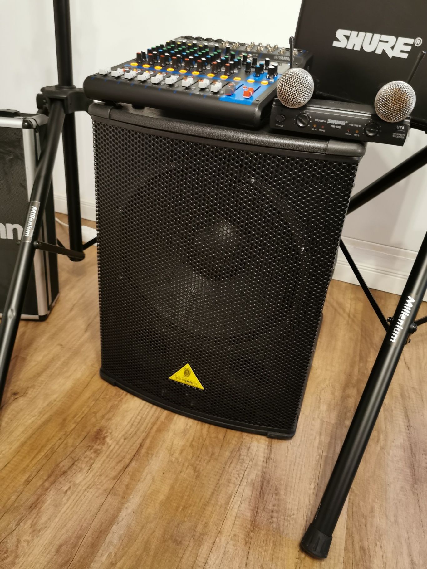 Vând / schimb sistem sonorizare activ Boxe, subwoofer, mixer, 1700 W