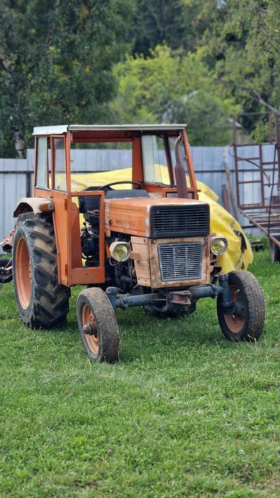 Vând tractor universal 445UTB