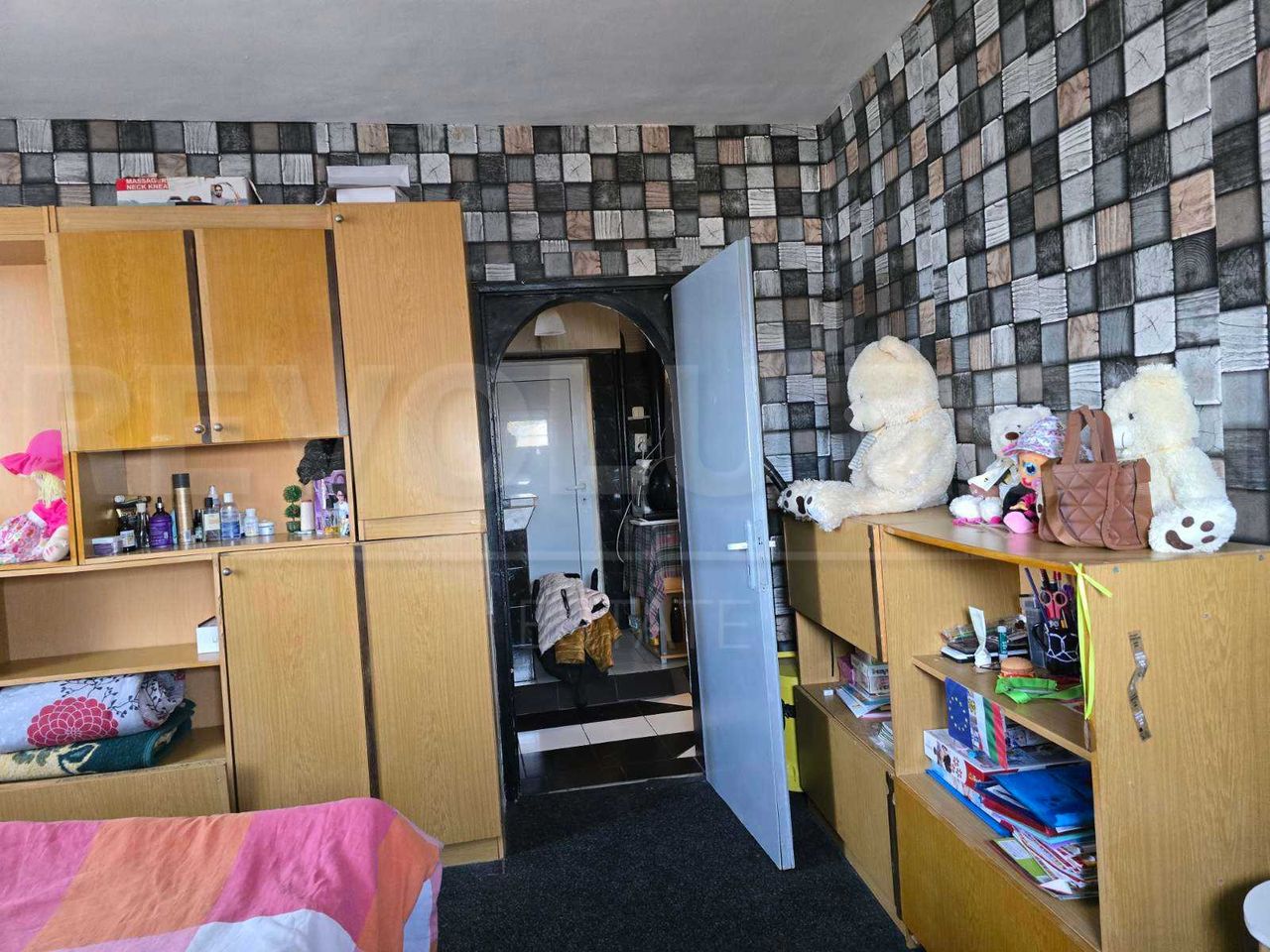 Продава се Тристаен апартамент в София, Полигона - 75 кв.м за 1934 €/кв.м - Снимка #6
