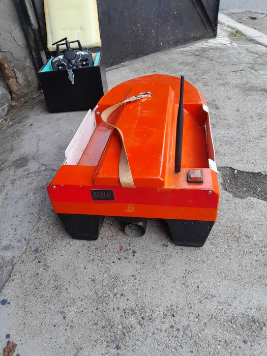 Рибарска лодка за риболов