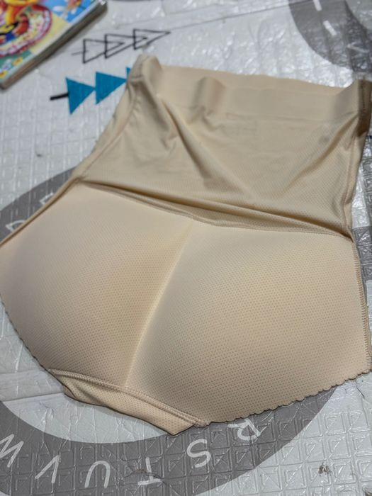 Оформящо бельо с повдигащ ефект- бразилско дупе