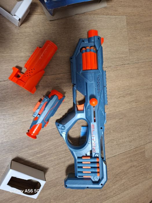 Nerf бластер-пистолет