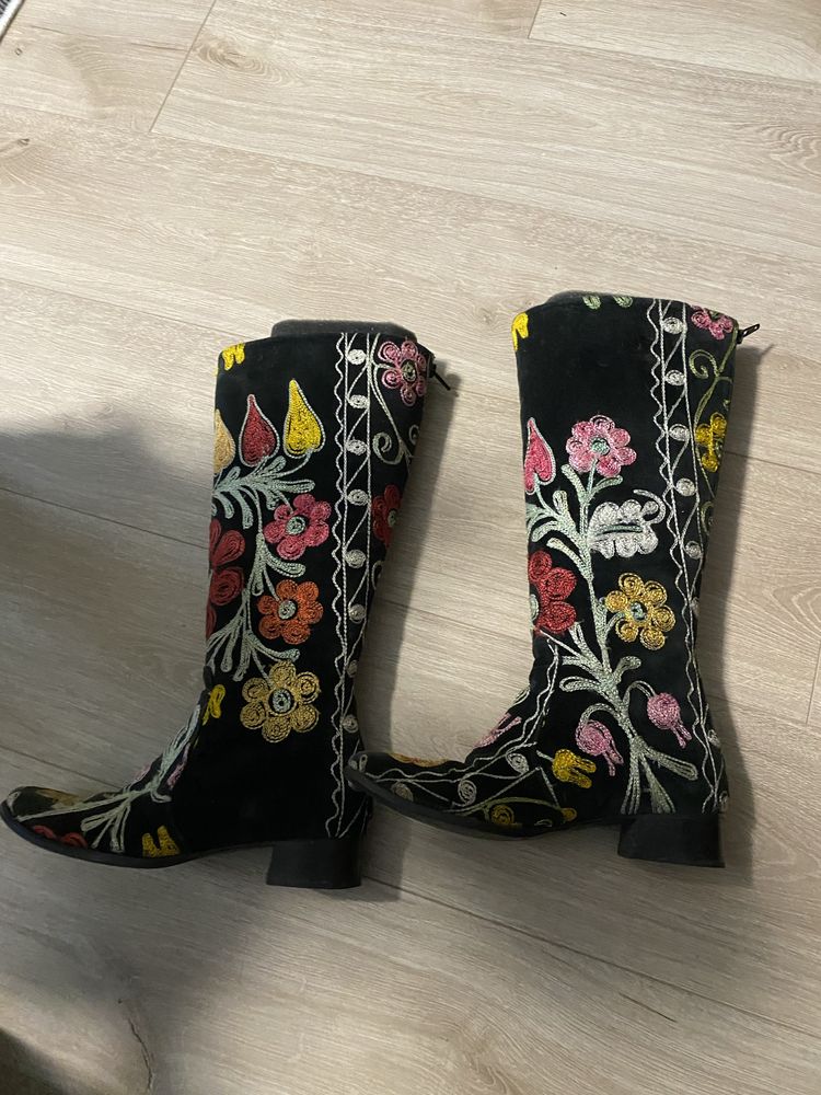 Geanta si cizme piele brodate