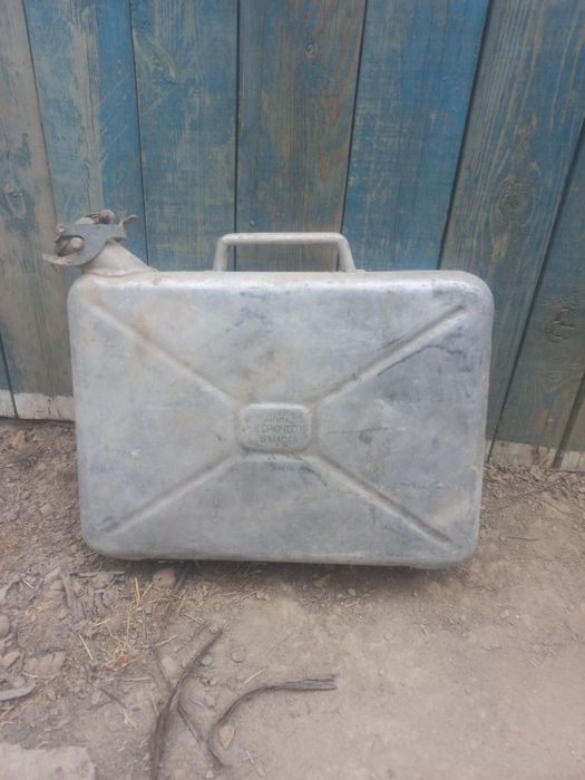 Канистры 20 ти литровые, алюминиевые.