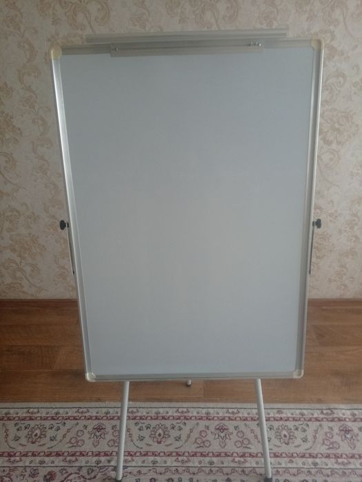 Доска ученическая. Для писания маркерами. Новая. Размеры 1*0.7 м
