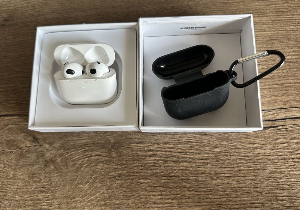 Наушники airpods полу рабочие с чехлом