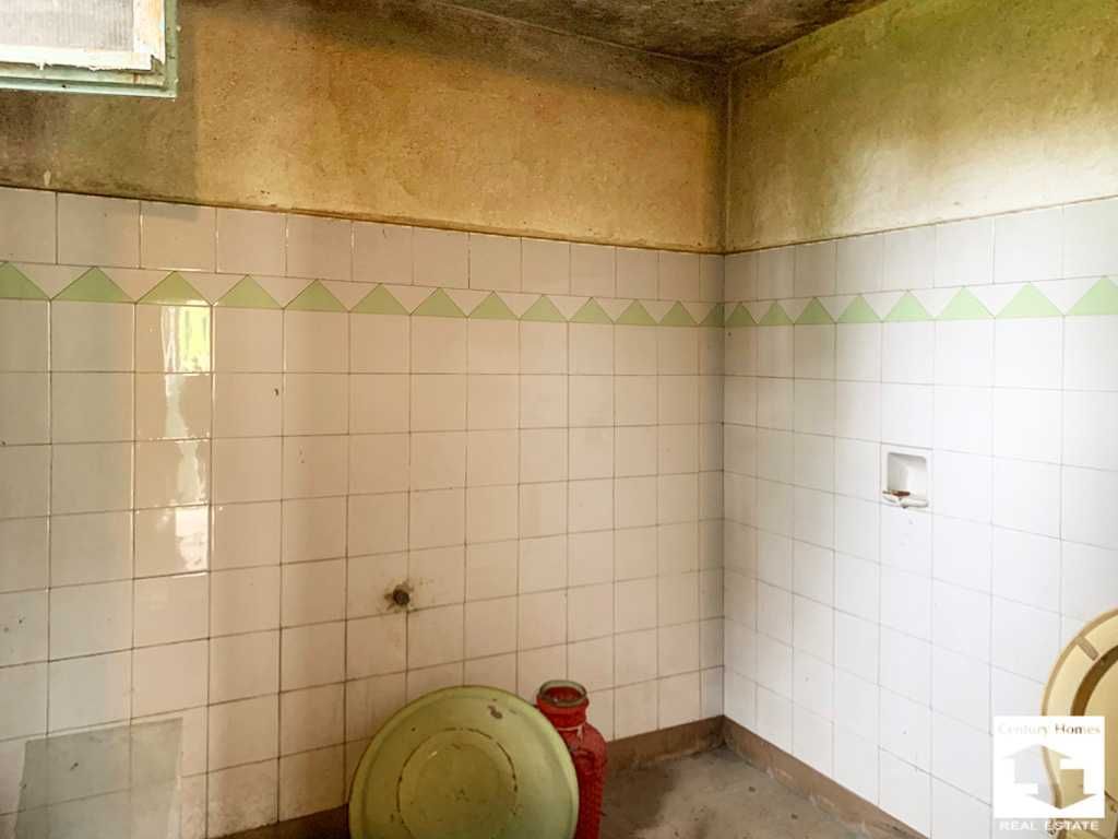145295 Къща с равен двор и стопански постройки в с. Стефан Стамболово