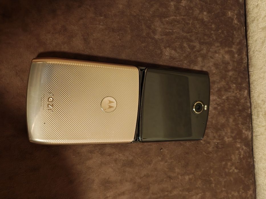 Телефон Motorola razr