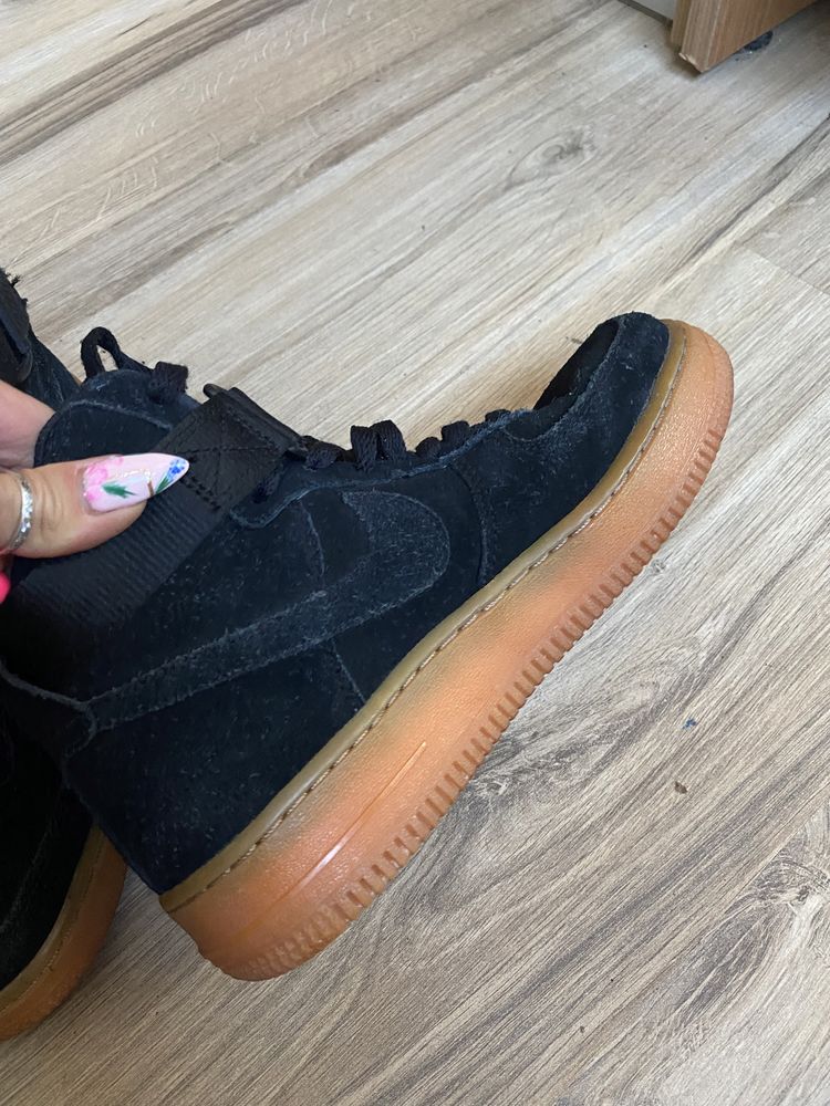 Оригинални кецове Nike Air Force 1 07 Suede Black! 36,5 н