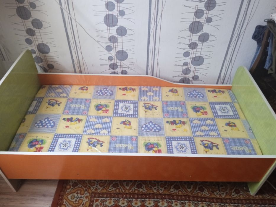 Продам кроватку для детей и подростков