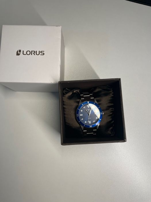 Часовник Lorus син