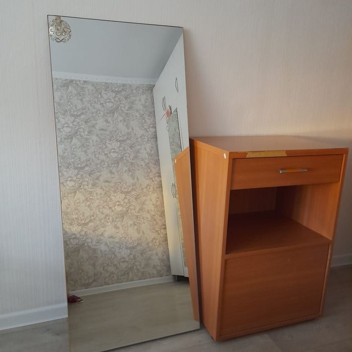 Продам тумбу с зеркалом