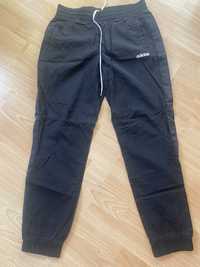 Pantaloni adidas de fas