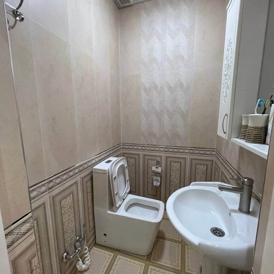 Срочно.Продаётся 4 ком.квартира навастройка