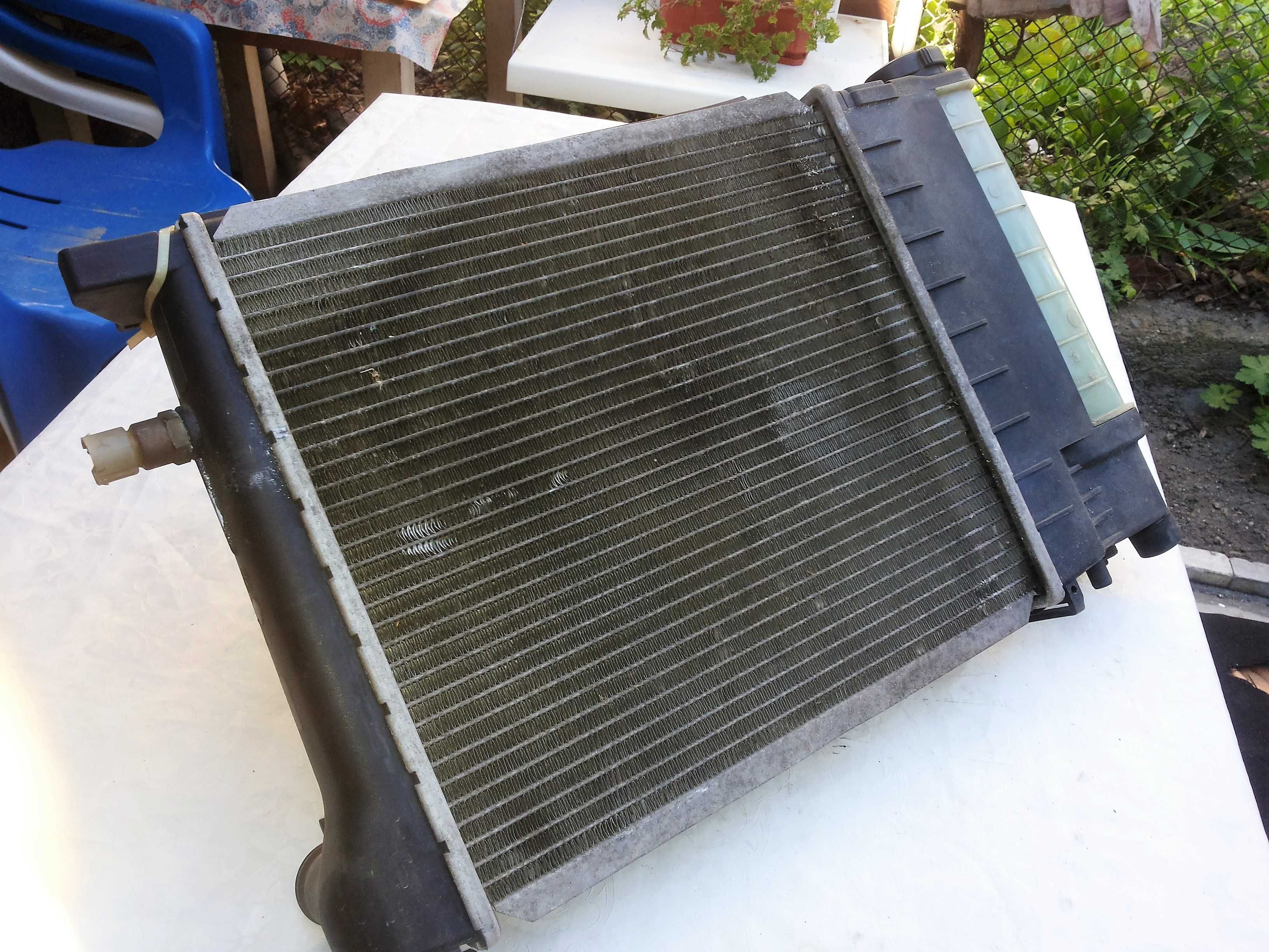 Радиатор за БМВ-2 броя,единия с дефузйор,ел.мотор с перка