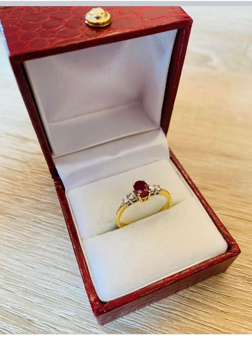 Inel cu Diamante și Rubin,Oferta!