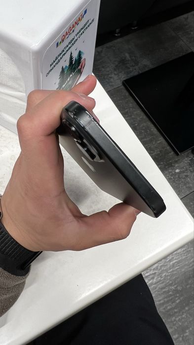 Айфон 15+  в ремонте не был