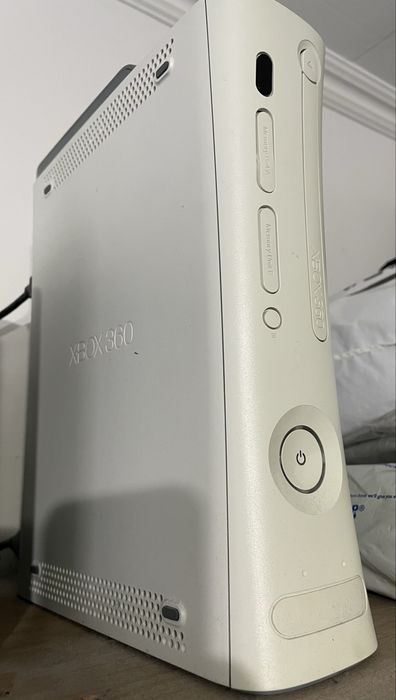 Xbox 360 2 joystickuri 9 jocuri