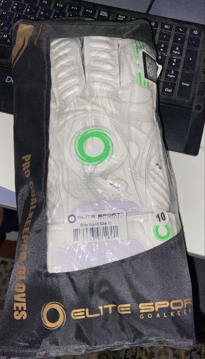 Перчатки вратарские