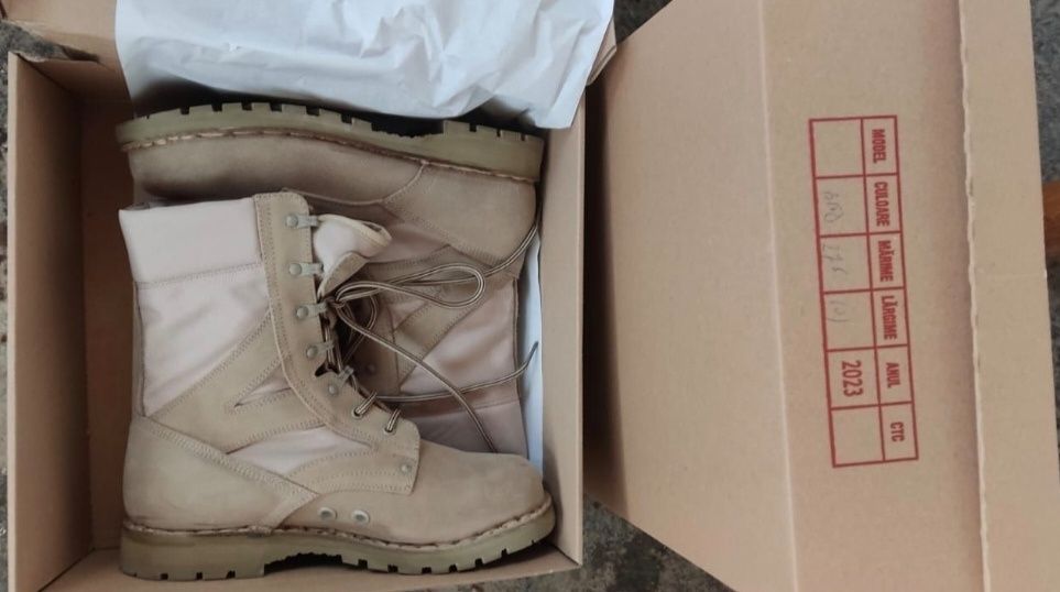 Bocanci militari de vara