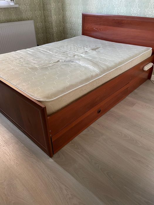 кровать двуспальная