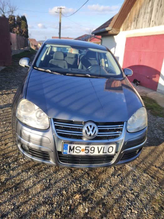 Vând Volkswagen jetta 1.9 tdi.