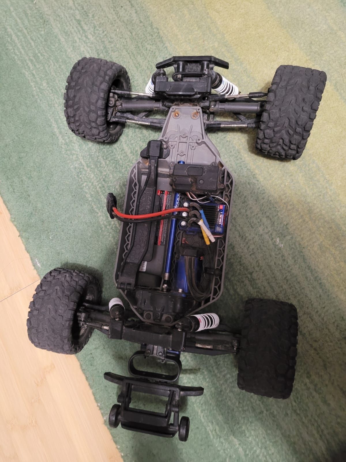 Traxxas rustler 4x4 + acumulator + incarcator