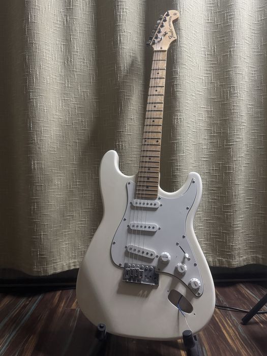Fender Stratocaster электрогитара