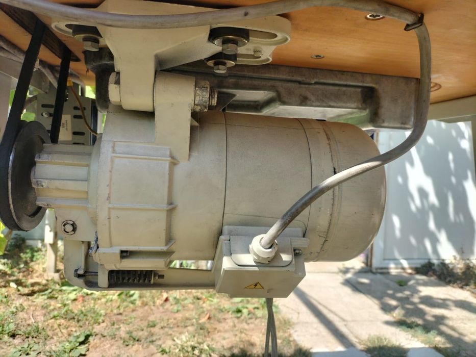 Mașină de cusut industrială Juki DDL-888N +masă+ motor 220V funtionala