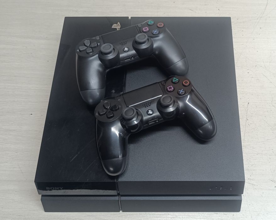 Продам Sony Playstation 4