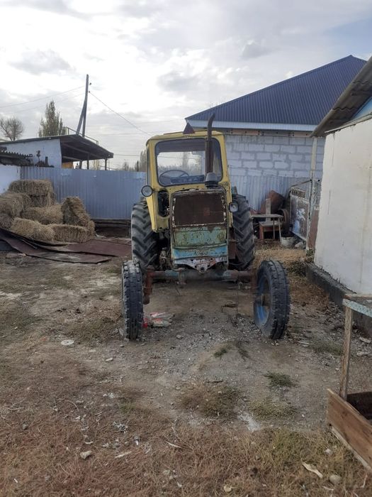 ЮМЗ трактор на ходу