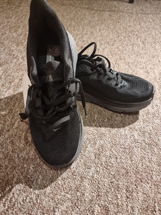 Hoka noi cu eticheta marimea 40