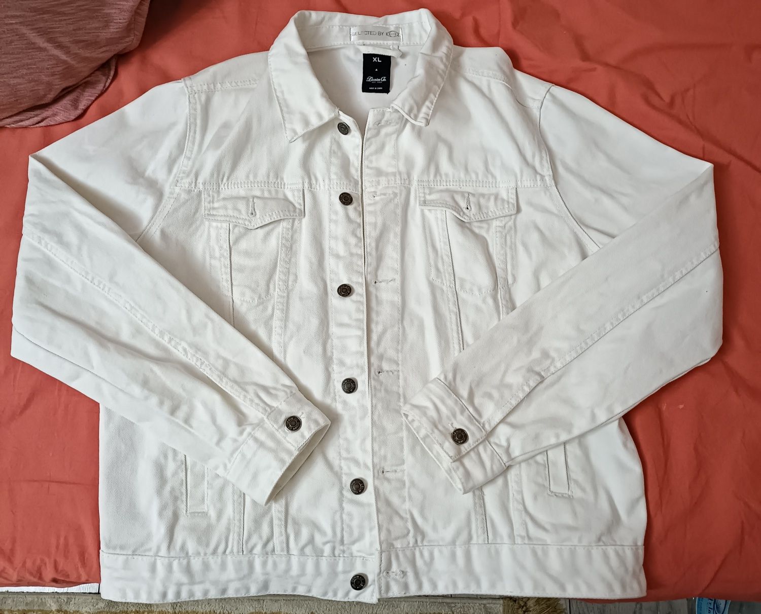 Джинсовая куртка , белая , XL