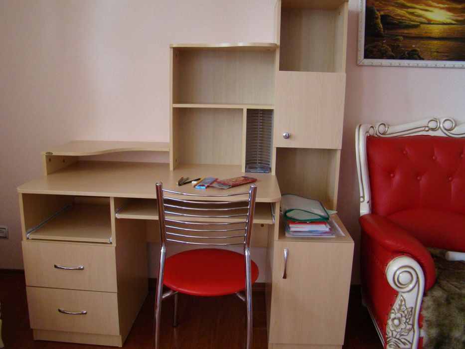 Письменный стол для школьника