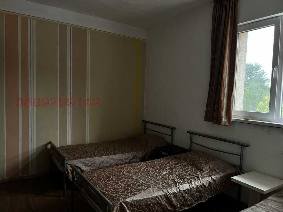 Продавам в Видин триетажна къща с магазин