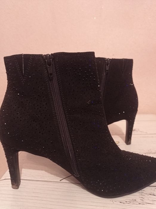 Боти на висок ток