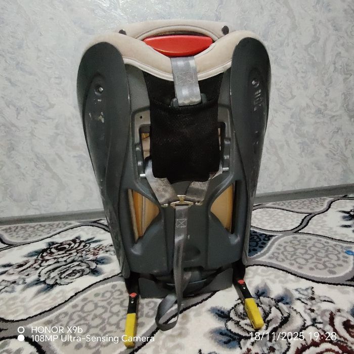 Десткий кресло для автомобил