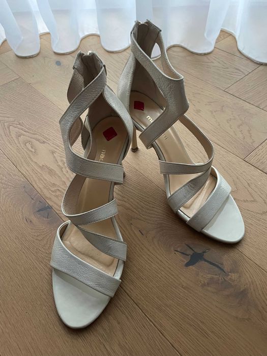 Vand sandale elegante marca Maccioni, aurii, marimea 38