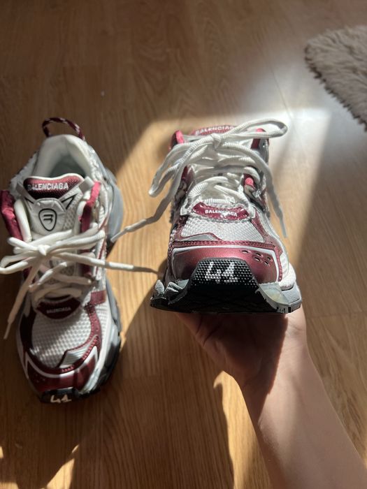 Balenciaga runner burgundy