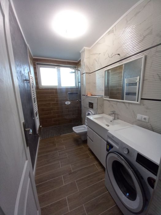 Închiriez apartament 2 camere.