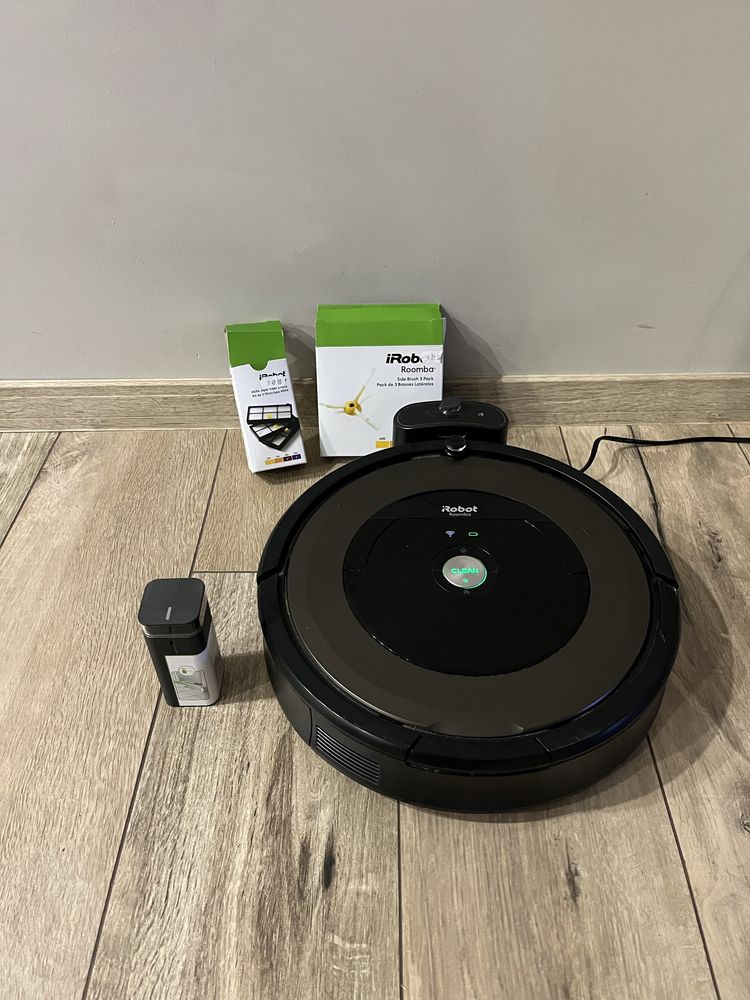 Продавам Roomba 896