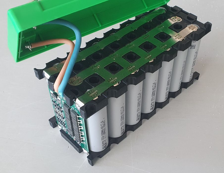 Masinuta electrica pentru copii