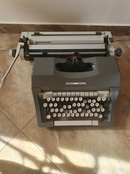 Masina de scris "Antares 9000",perfect funcțională!