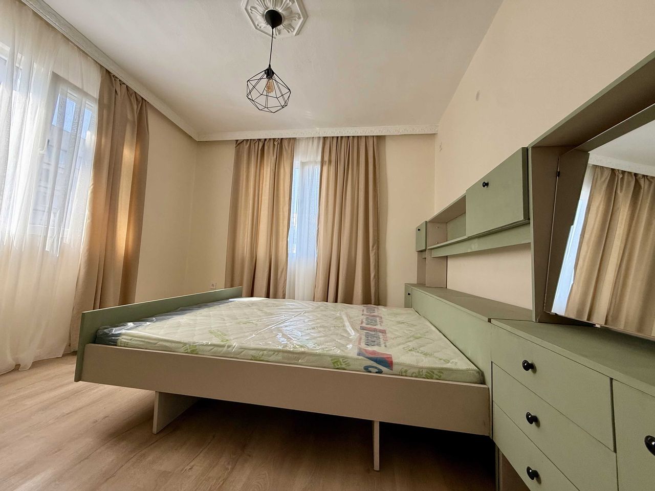 Дава се под наем Тристаен апартамент в Асеновград - 110 кв.м за 433.5 € - Снимка #10