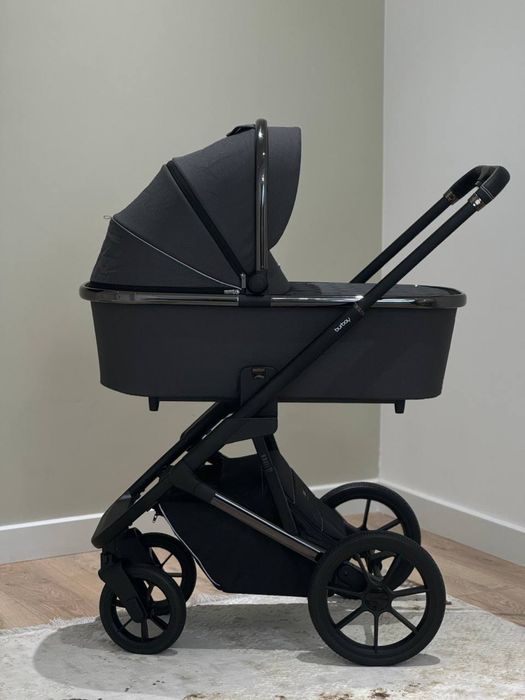 Продаю коляску в новом состоянии