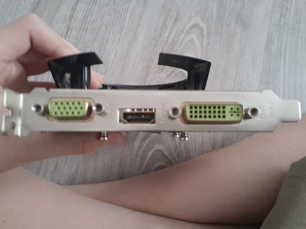 Продам видеокарта afox gtx 550ti 1024mb gddr5 192 bit