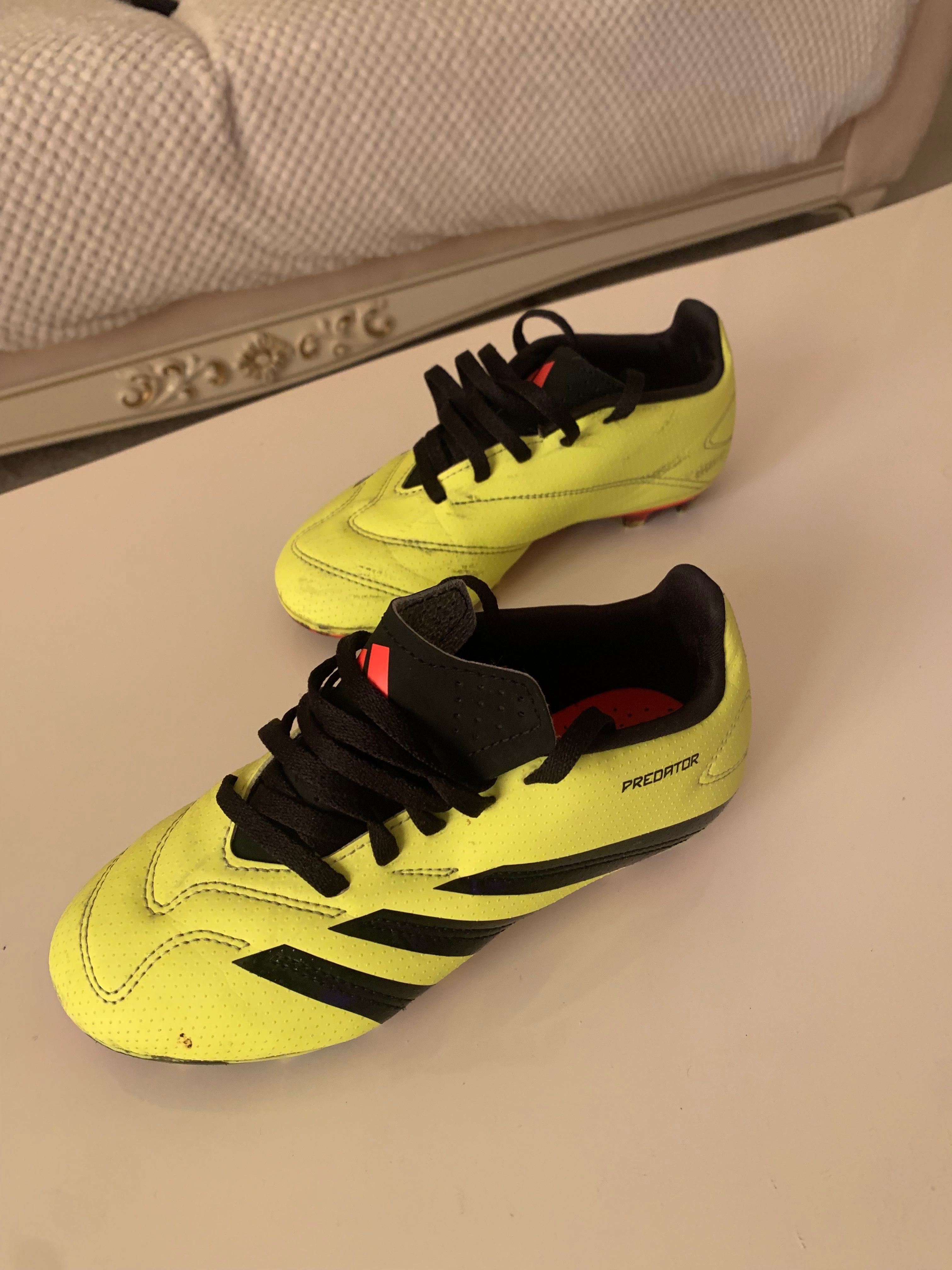 Оригинални детски бутонки Adidas Predator, 32 номер