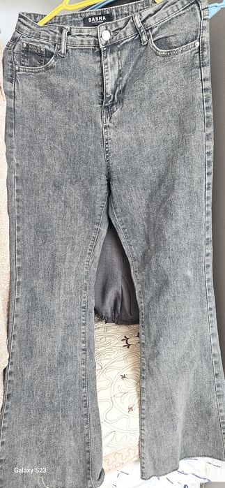 Продам джинсы клеш,