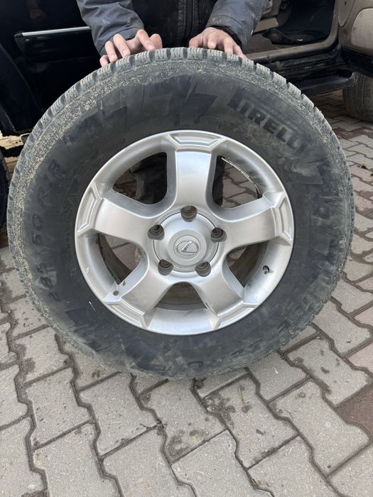 Продам  зимние покрышки с дисками от Lexus на 18